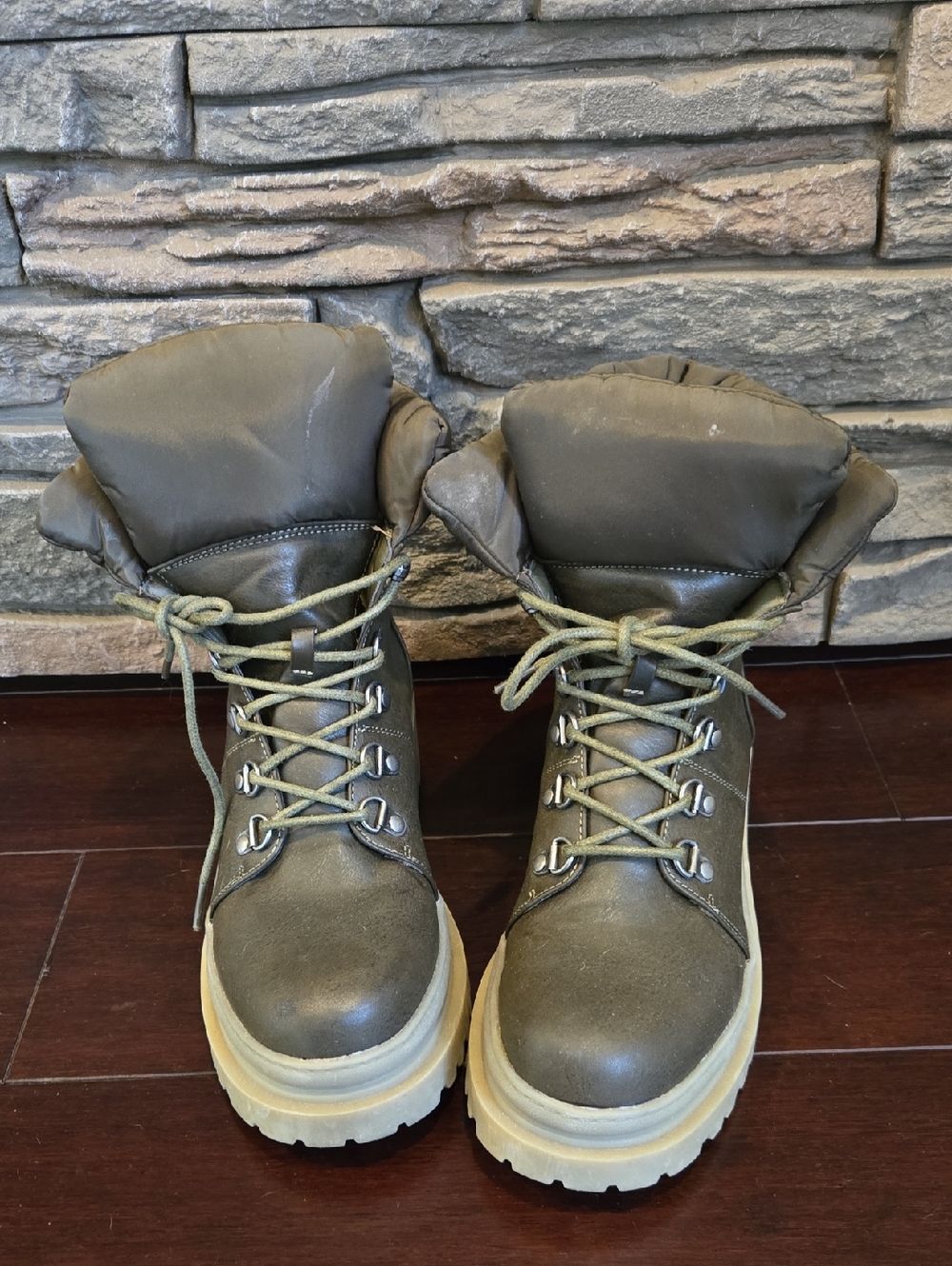 Chunky Lace-Up Winter Boots in Olive Green